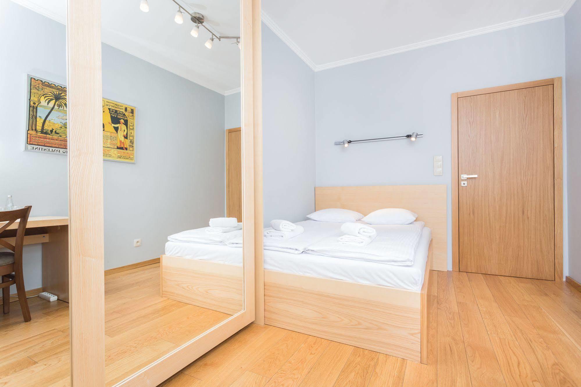 Inpoint Old Town Szeroka Apartments Cracovia Esterno foto